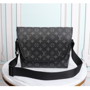 $85.00,Louis Vuitton Messenger Bag For Men # 233194