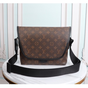 $85.00,Louis Vuitton Messenger Bag For Men # 233195