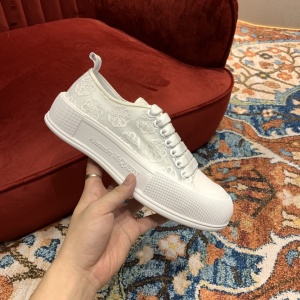 $85.00,2021 Alexander Mcqueen Sneakers Unisex # 240465