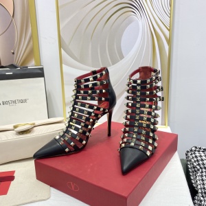 $149.00,2021 Valentino Garavani Rockstud Caged sandals For Women # 242270