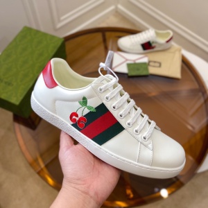 $105.00,2021 Gucci Ace sneaker with cherry Sneaker For Men # 242277