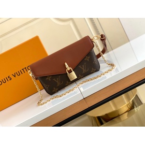 $95.00,2021 Louis Vuitton 19*11*3cm Crossbody Bag For Women in 247640