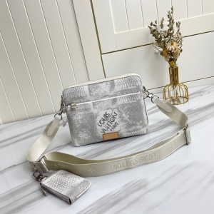 $95.00,2021 Louis Vuitton 25*18.5*7cm Satchels in 247649