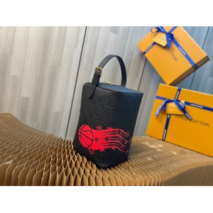 $205.00,2021 Louis Vuitton 15*24*15cm Bag in 247692
