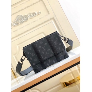 $205.00,2021 Louis Vuitton 24*18*5.5cm Bag in 247693