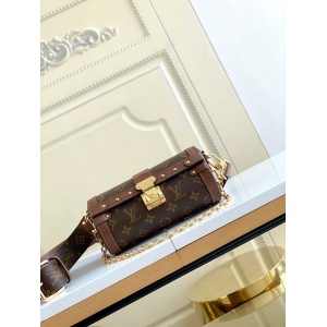 $169.00,2021 Louis Vuitton 19*9*9cm Bag in 247694