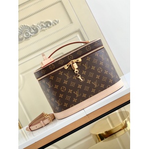 $209.00,2021 Louis Vuitton 31.5*20*21cm Cosmetic Bag in 247697