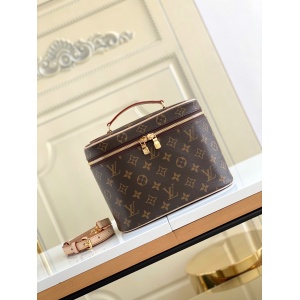 $200.00,2021 Louis Vuitton 24*18*14.5cm Cosmetic Bag in 247698