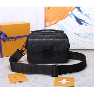 $209.00,2021 Louis Vuitton 22*18*8cm Belt Bag in 247700