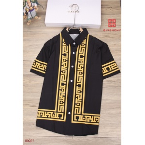 $32.00,Givenchy Short Sleeve Shirts For Men in 252145