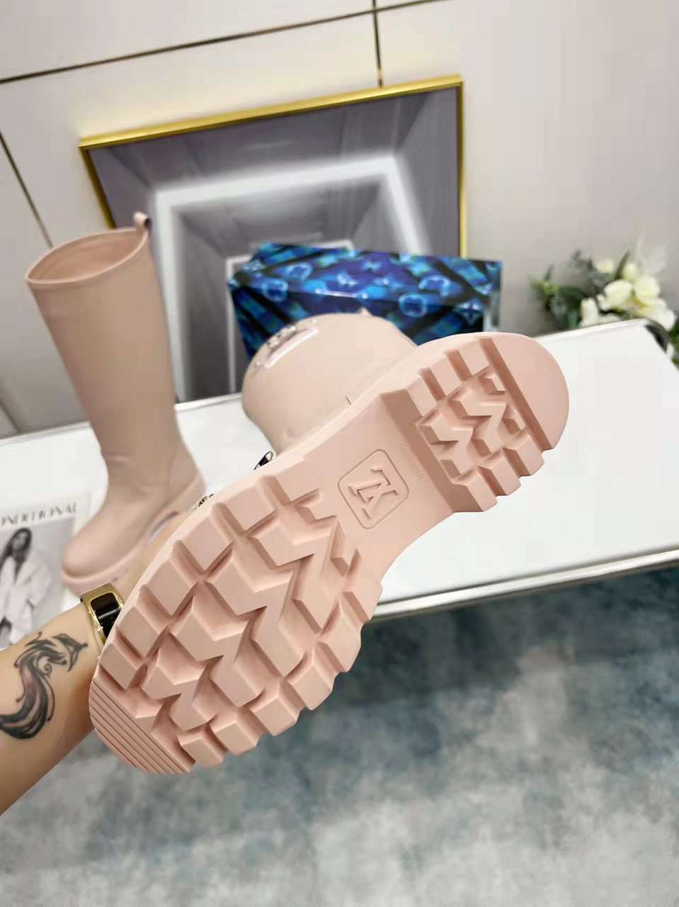 Louis Vuitton Tag Embelllished Territory flat long boot For Women in 257727, cheap Louis Vuitton Boots, only $95!