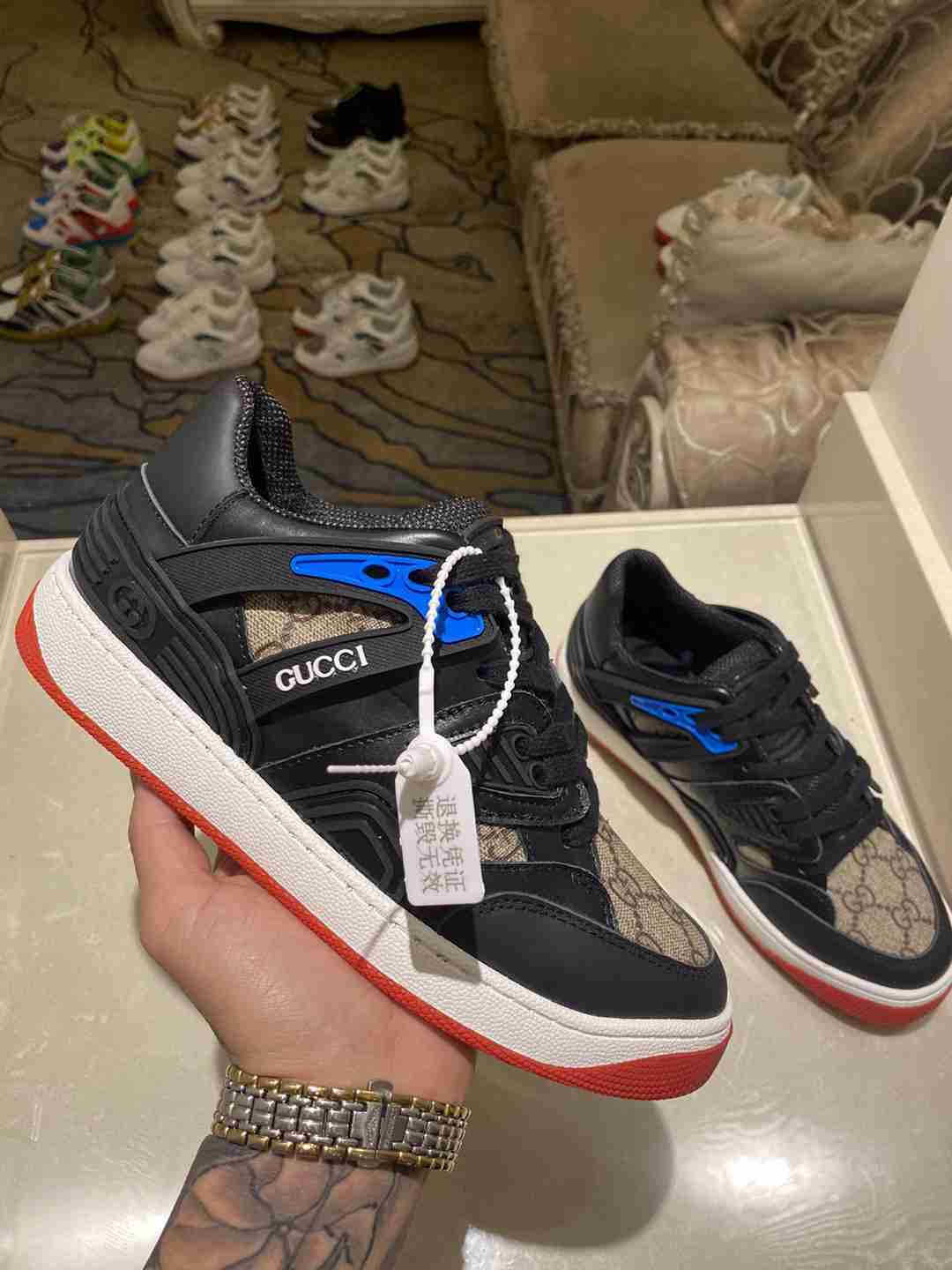 Gucci Lace Up Basket Sneaker Unisex in 259319