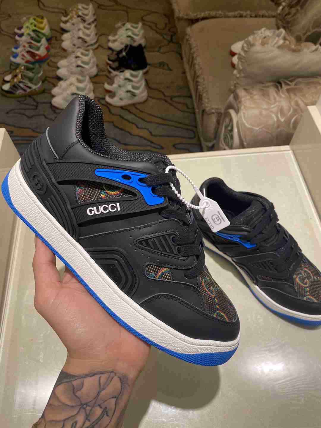 Gucci Lace Up Basket Sneaker Unisex in 259320
