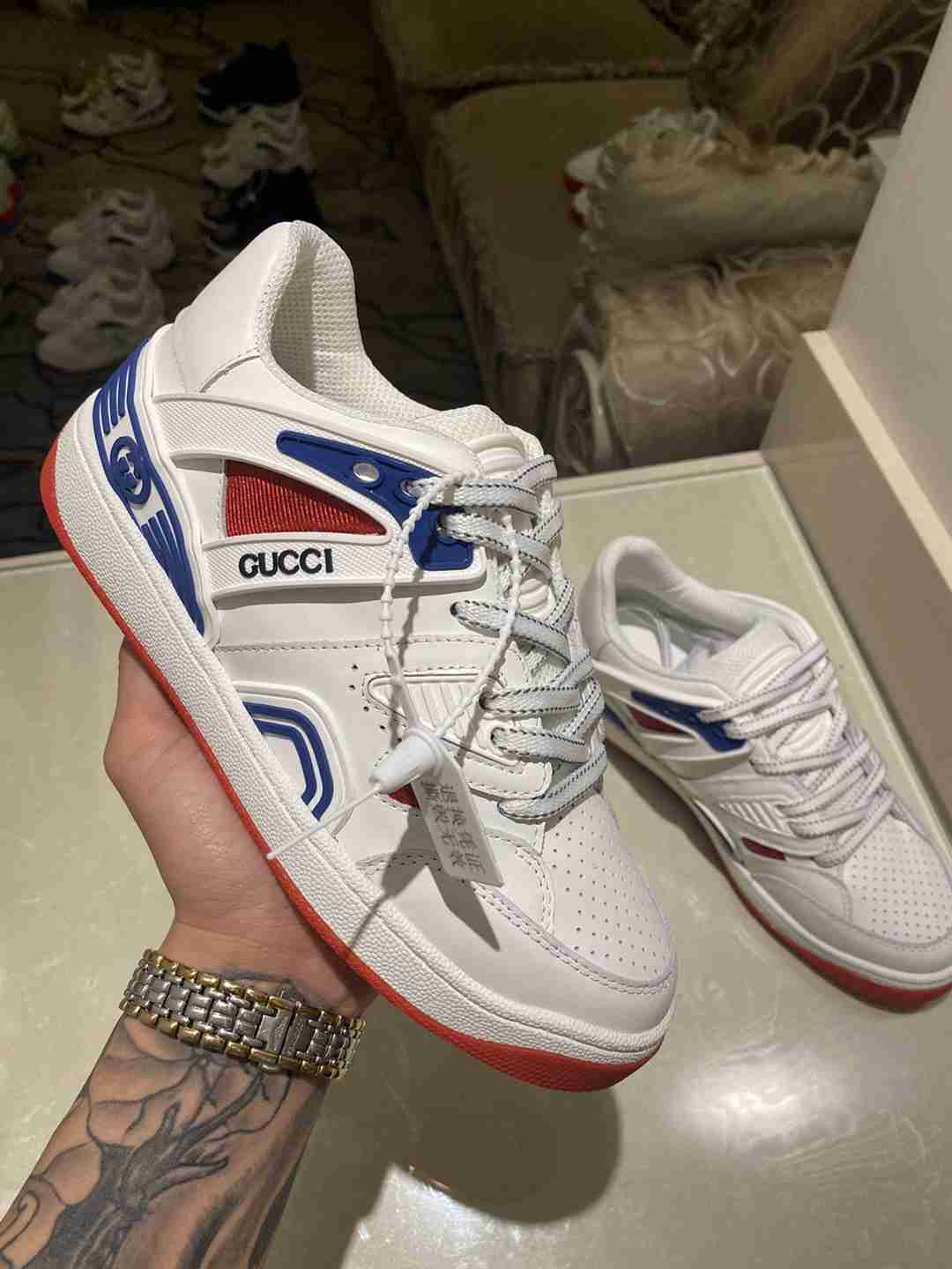 Gucci Lace Up Basket Sneaker Unisex in 259321