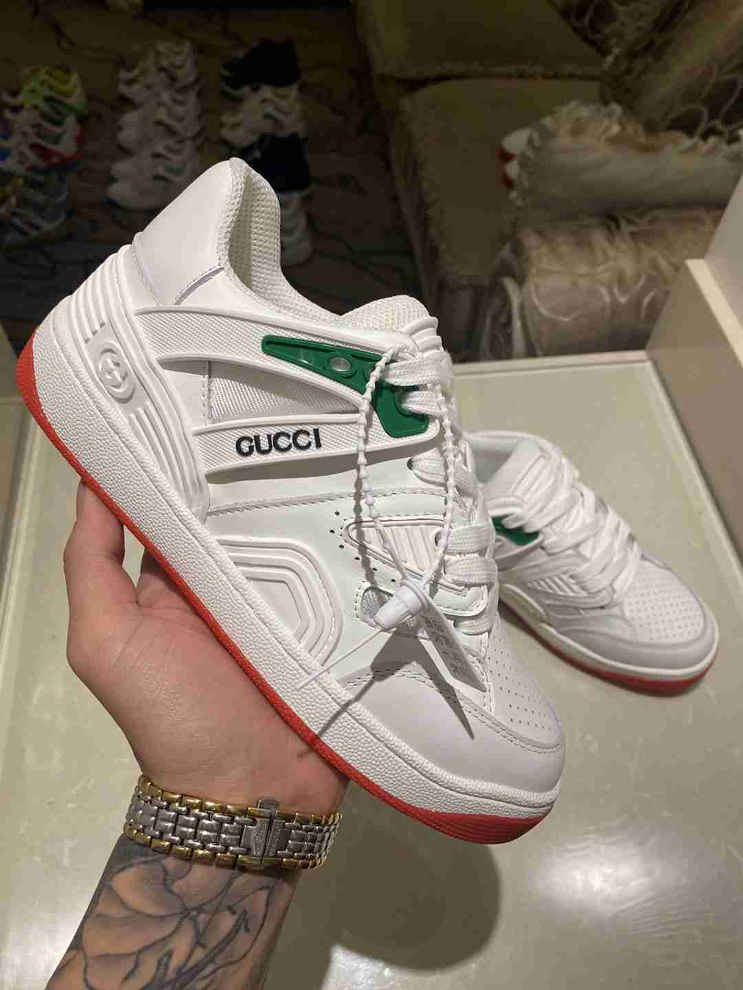 Gucci Lace Up Basket Sneaker Unisex in 259322