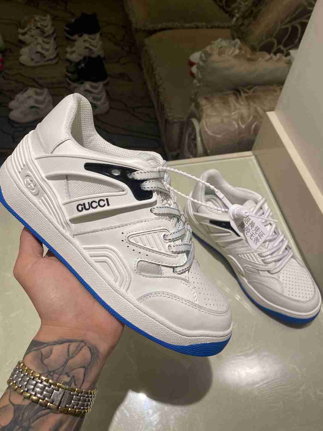 Gucci Lace Up Basket Sneaker Unisex in 259323