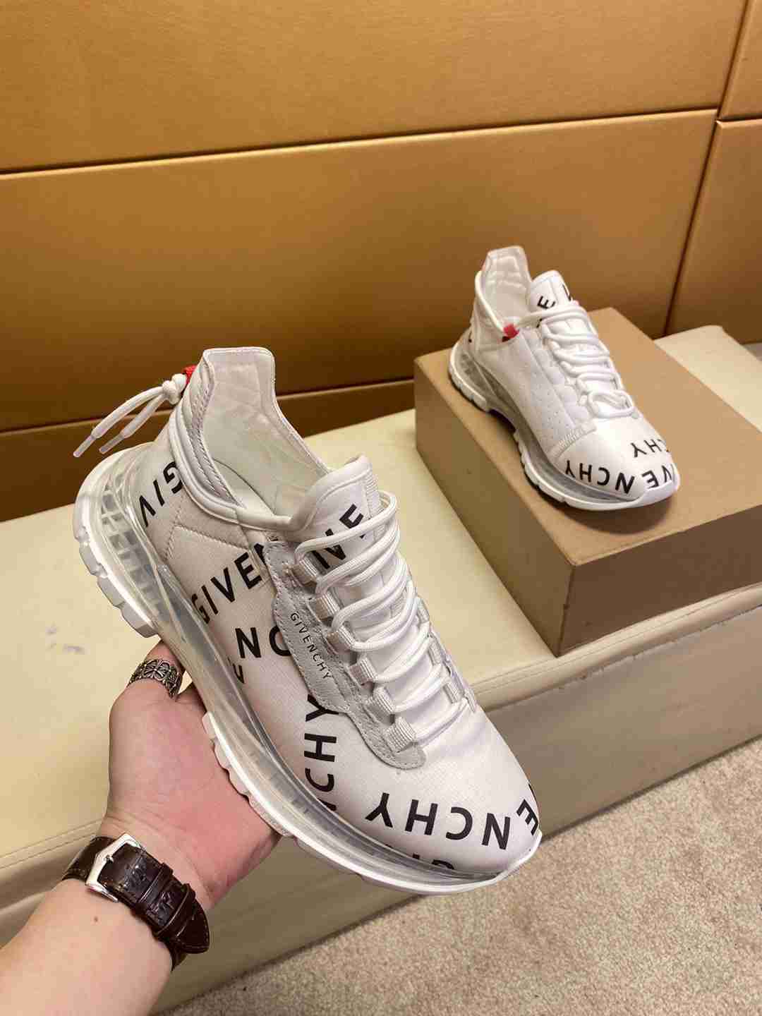 Givenchy Lace Up Sneaker For Men in 259452