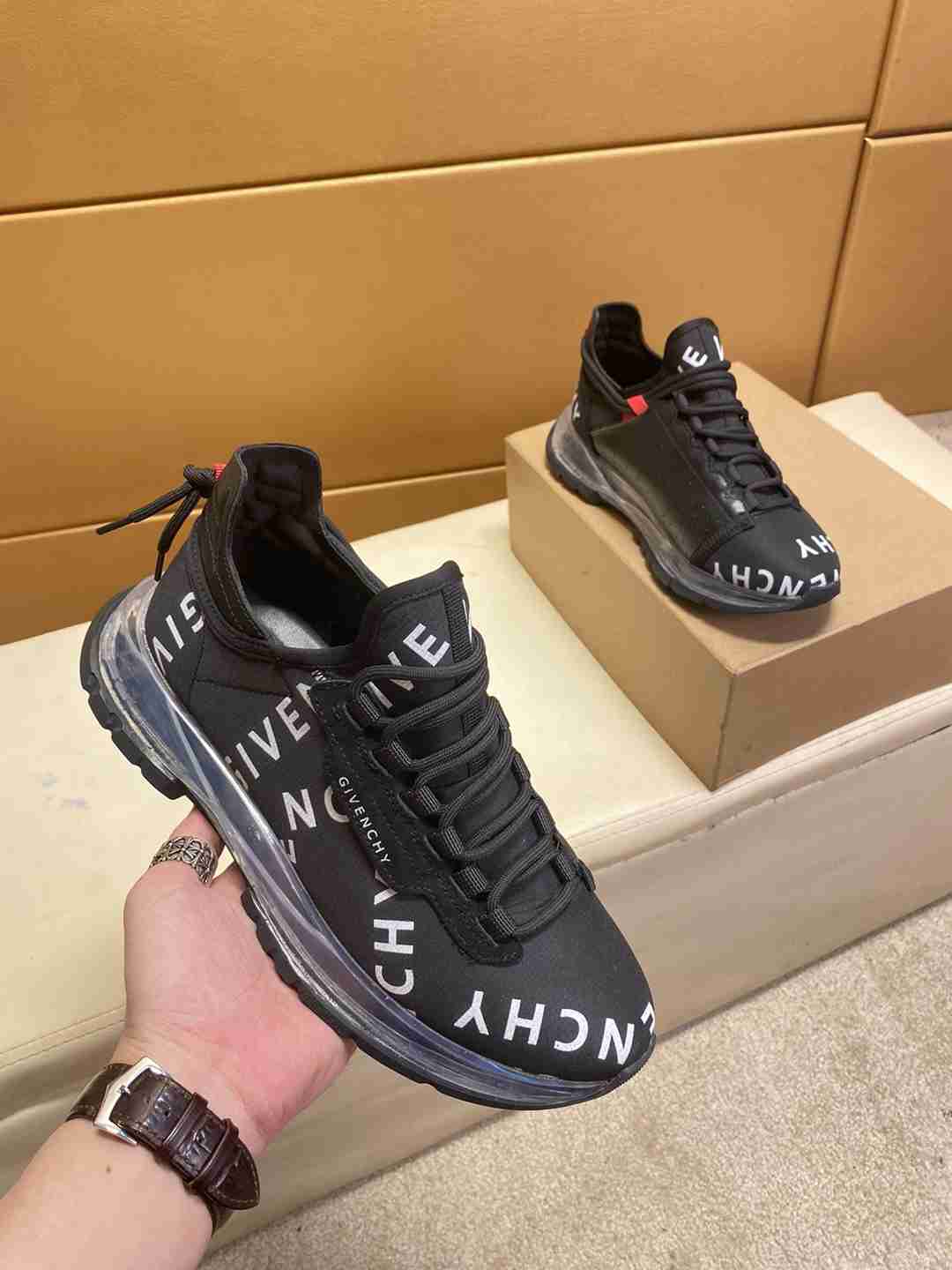 Givenchy Lace Up Sneaker For Men in 259453