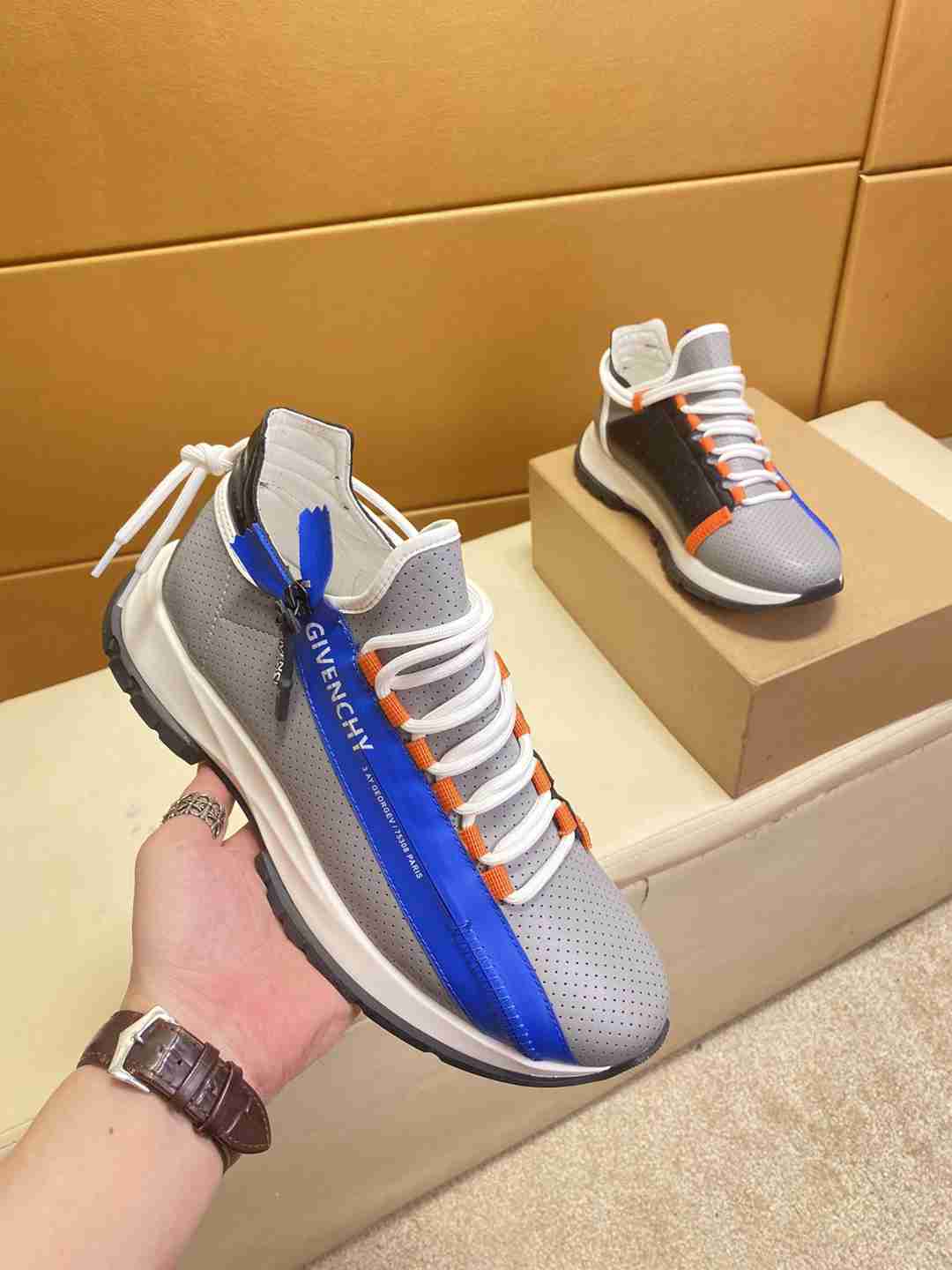Givenchy Lace Up Sneaker For Men in 259455