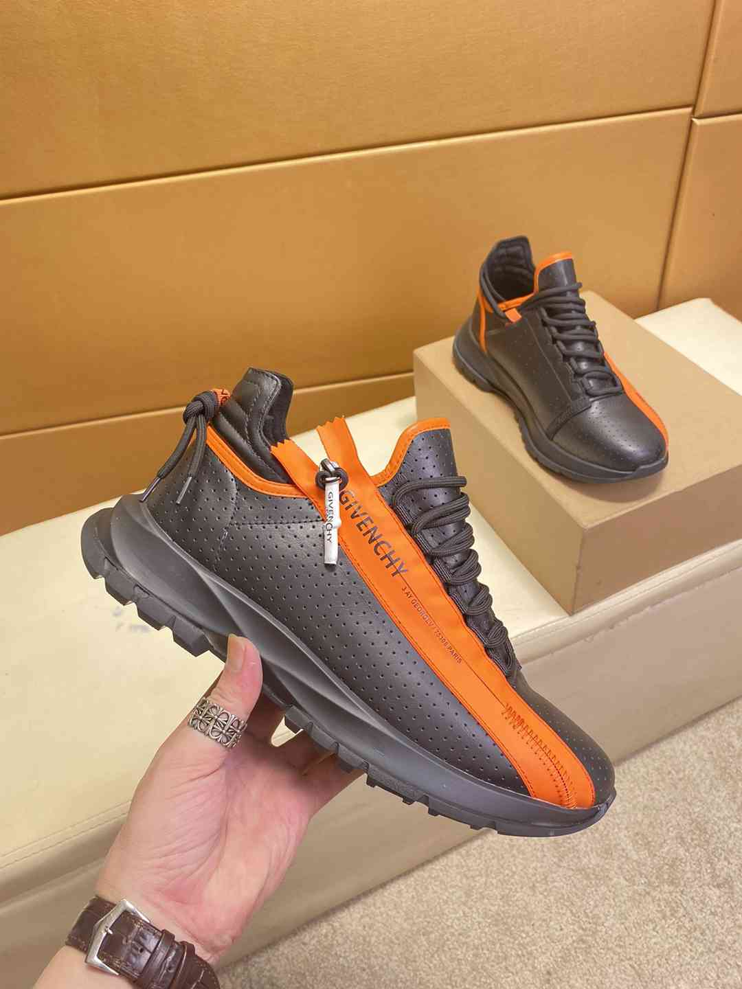 Givenchy Lace Up Sneaker For Men in 259457