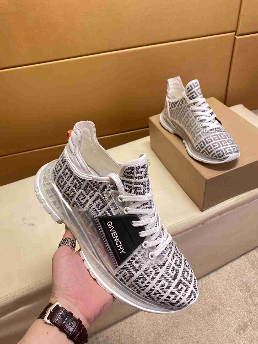 Givenchy Lace Up Sneaker For Men in 259459