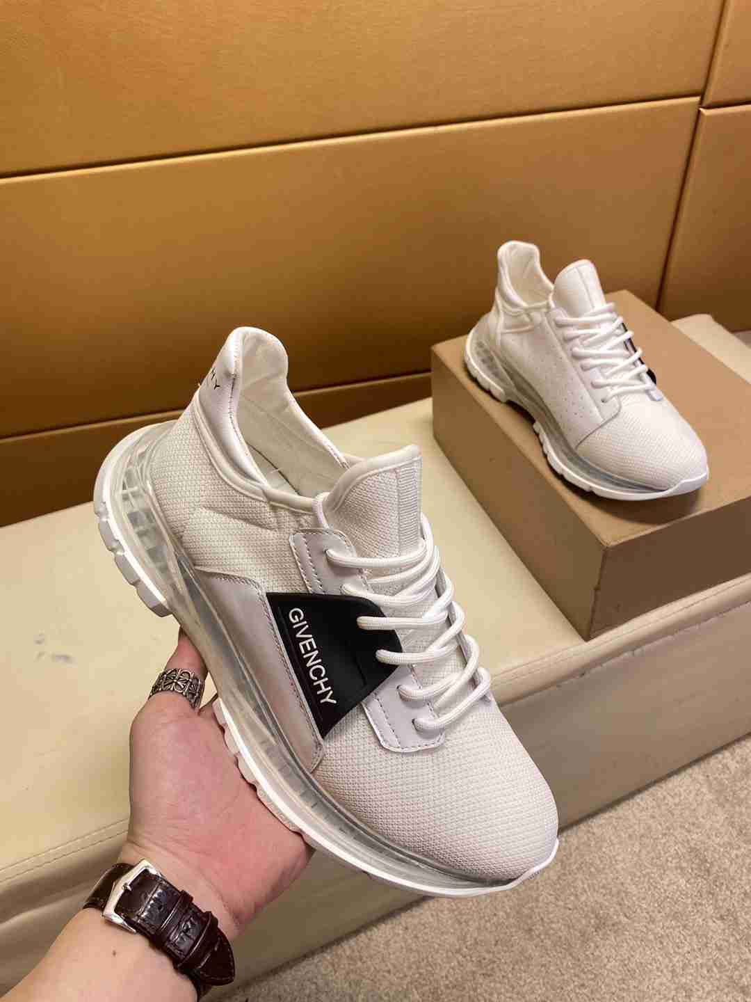 Givenchy Lace Up Sneaker For Men in 259460