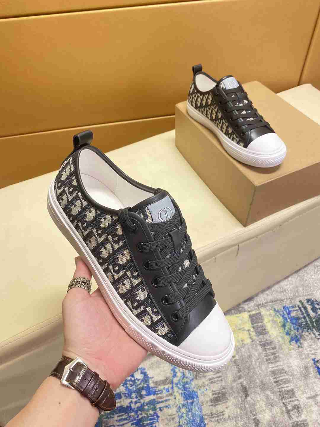 Dior Lace Up Sneaker For Men in 259473