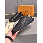 Louis Vuitton Lace Up Sneaker Unisex in 259400