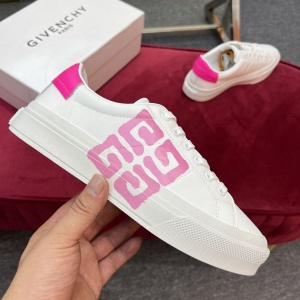 $82.00,Givenchy Lace Up Sneaker For Men in 260081