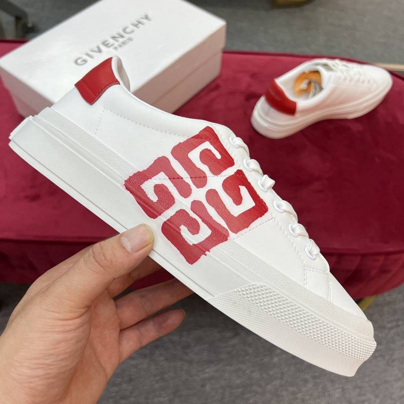 Givenchy Lace Up Sneaker For Men in 260078
