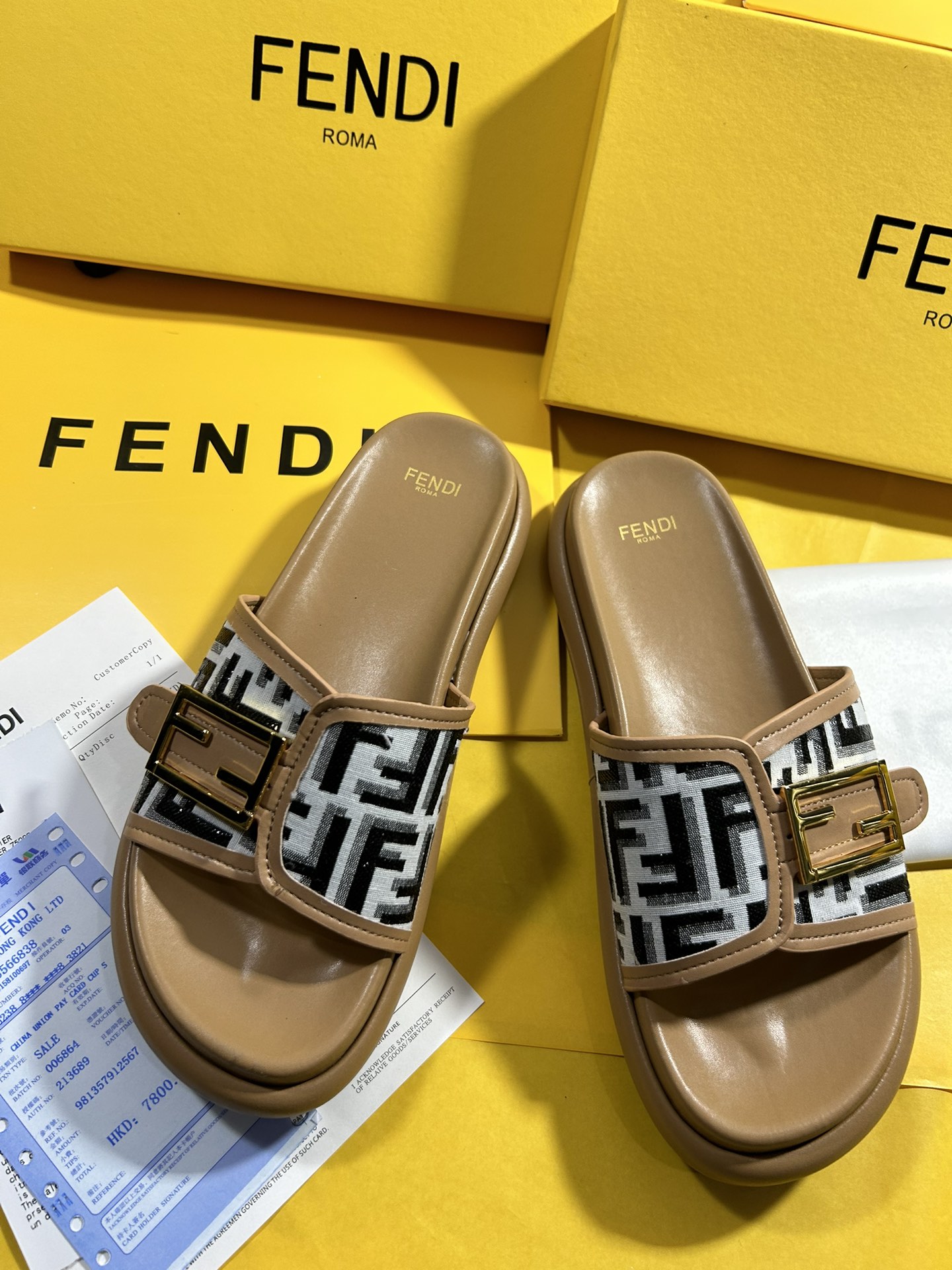Fendi Logo Print Slides Unisex # 269112