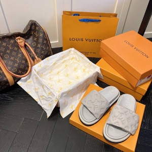 $79.00,Louis Vuitton Pool Pillow Flat Comfort Mule For Women # 271427