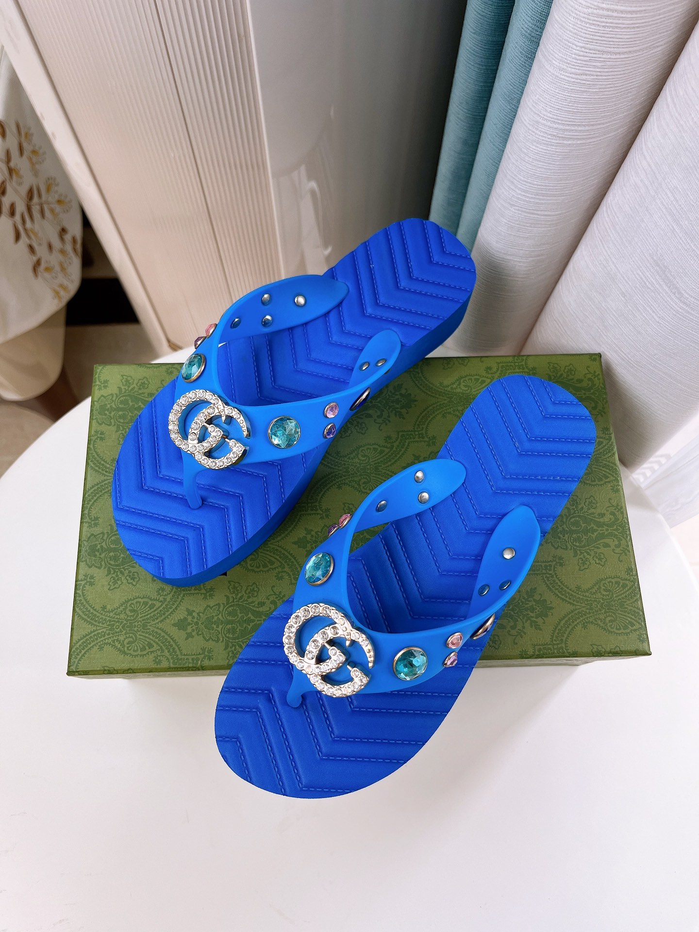 Gucci Pascar Crystal embellished Rubber Flip Flops For Women # 271488