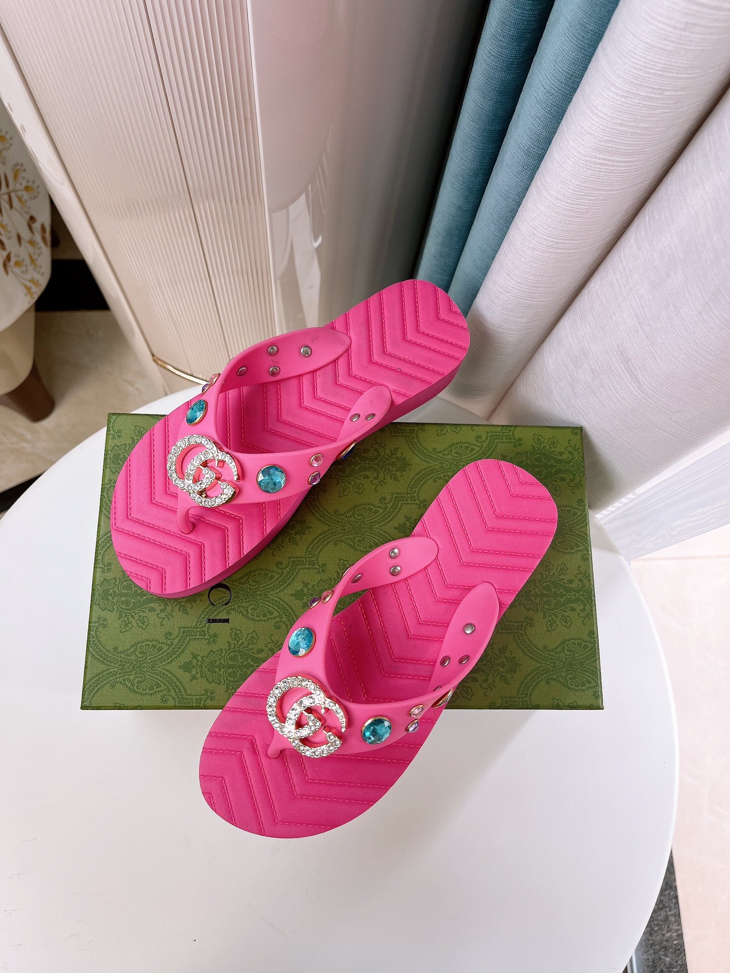 Gucci Pascar Crystal embellished Rubber Flip Flops For Women # 271490