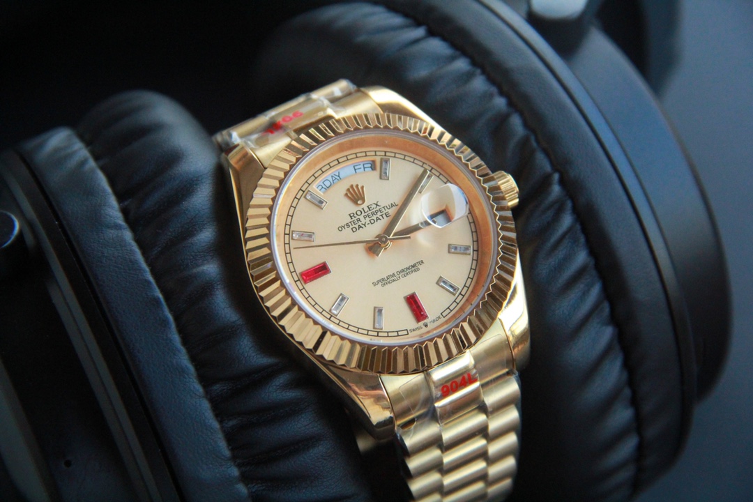 Rolex Oyster Perpetual Day Date 41mm automatic watch # 275724