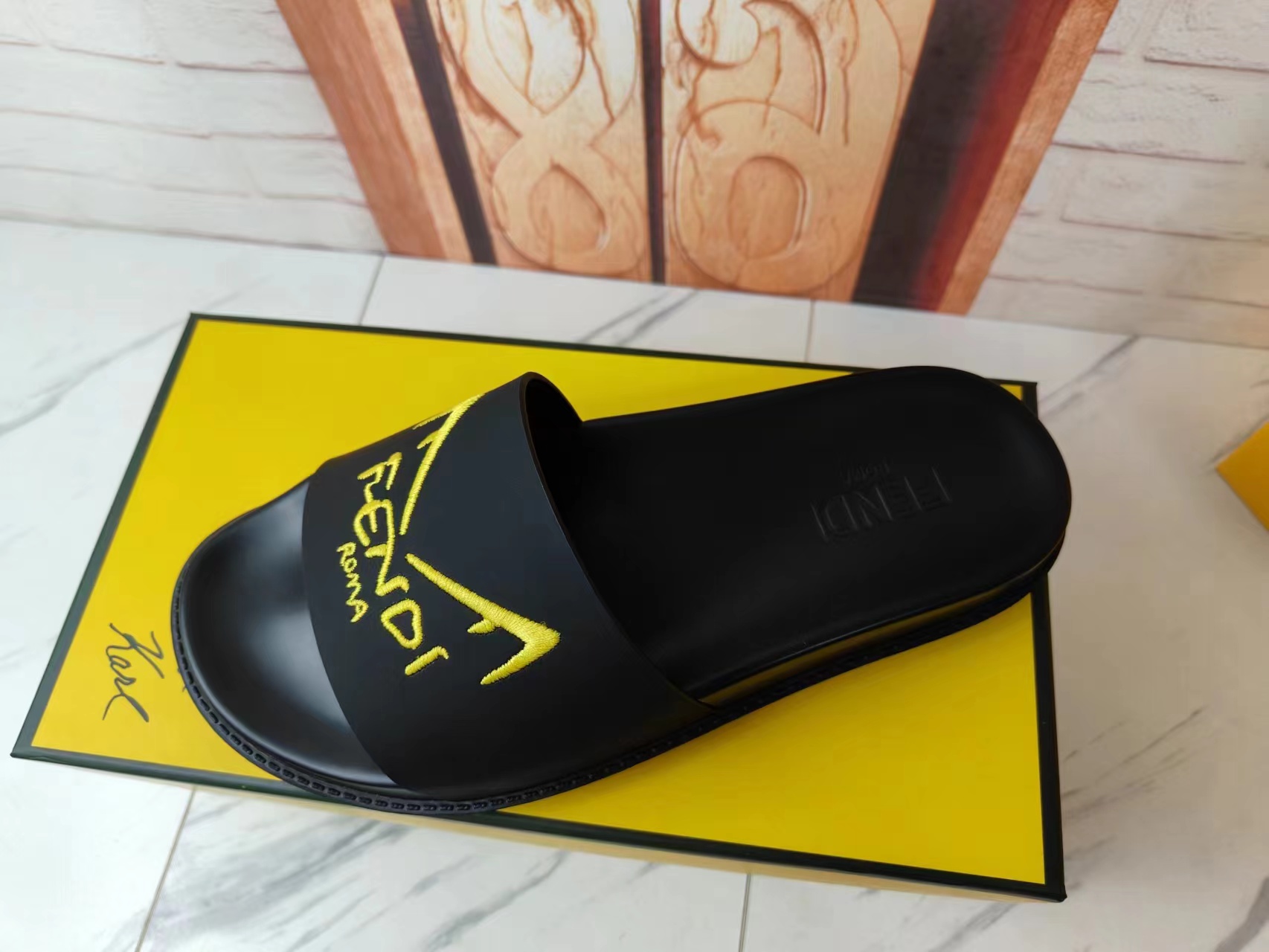 Fendi Slippers Unisex # 278757