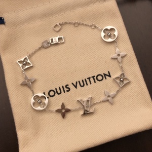 $27.00,Louis Vuitton Bracelet For Women # 280112