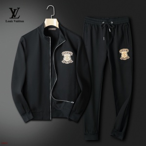 $85.00,Louis Vuitton Tracksuits For Men # 281480