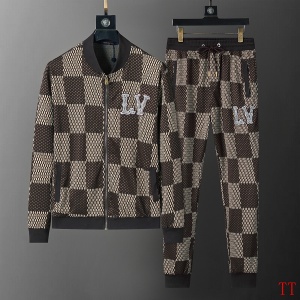 $82.00,Louis Vuitton Tracksuits For Men # 281589