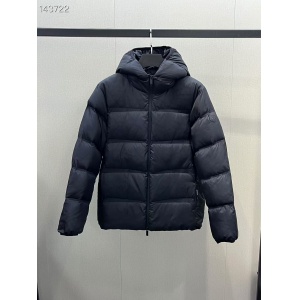 $175.00,Moncler Down Jackets For Men # 284386