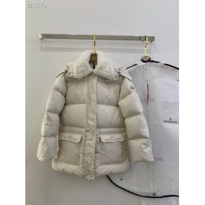 $185.00,Moncler Down Jackets For Women # 284522