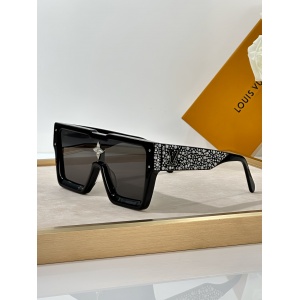 $56.00,Louis Vuitton Sunglasses  # 286451