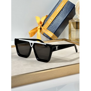 $56.00,Louis Vuitton Sunglasses  # 286458
