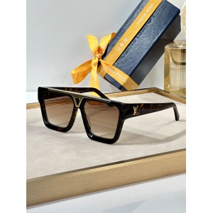 $56.00,Louis Vuitton Sunglasses  # 286460