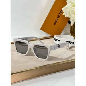 $56.00,Louis Vuitton Sunglasses  # 286489