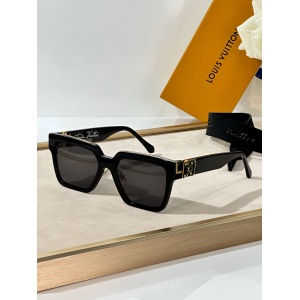 $56.00,Louis Vuitton Sunglasses  # 286497