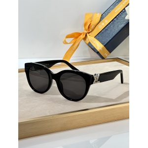 $56.00,Louis Vuitton Sunglasses  # 286650