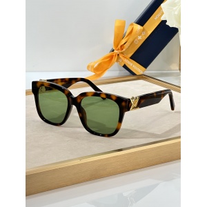 $56.00,Louis Vuitton Sunglasses  # 286660