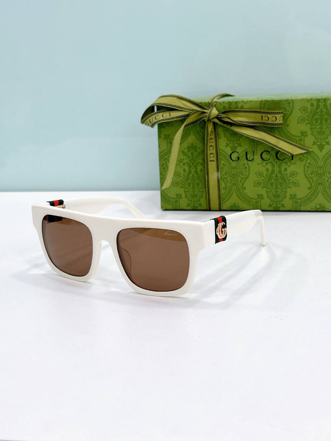 Gucci Sunglasses # 286182