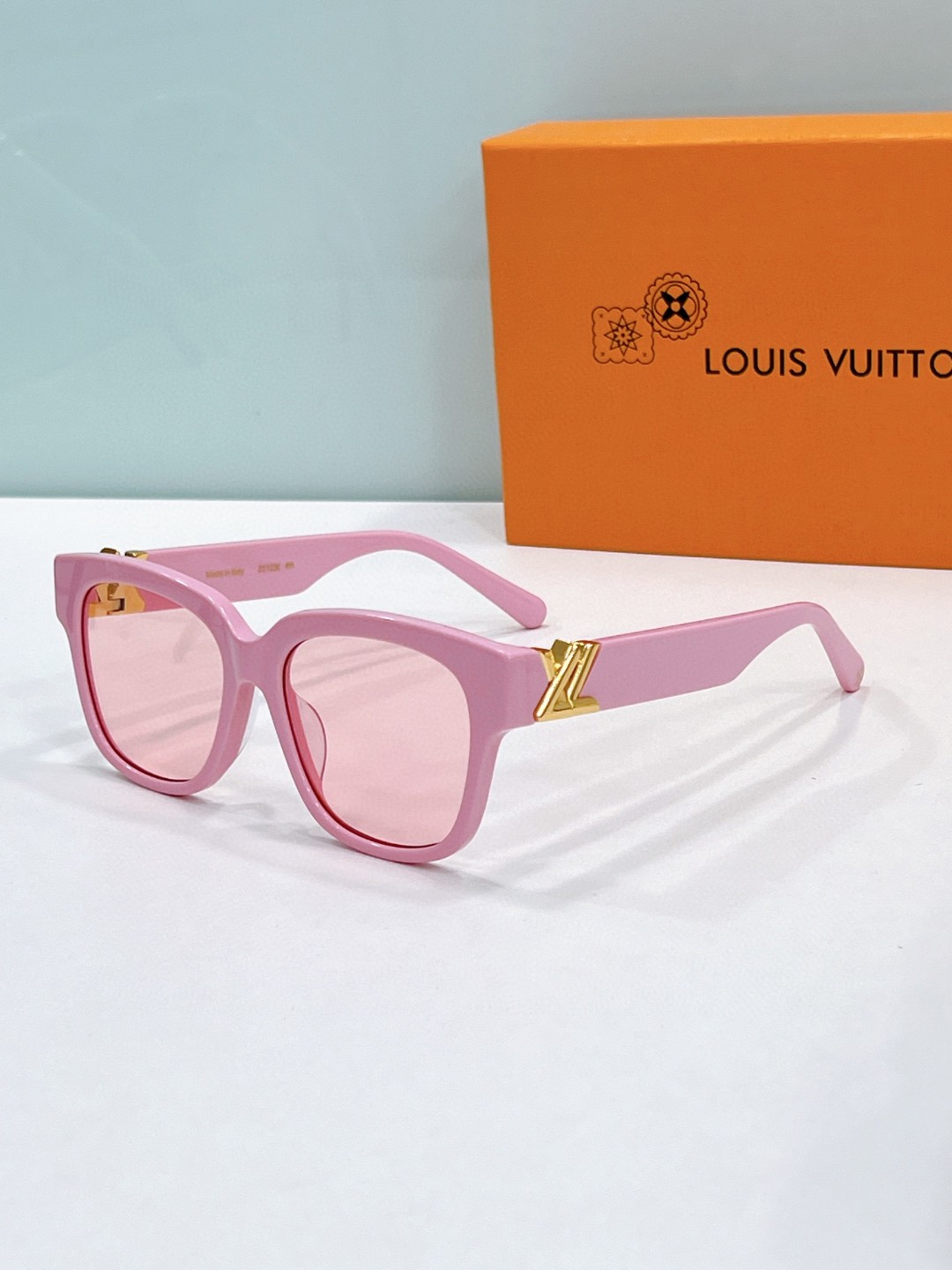 Louis Vuitton Sunglasses # 286345